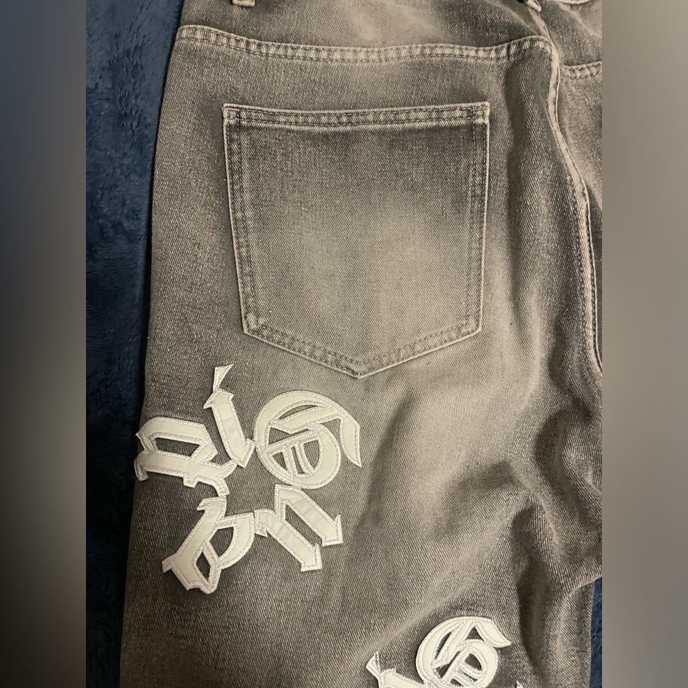 Embroidered Ripped Jeans - Picture 7 of 9